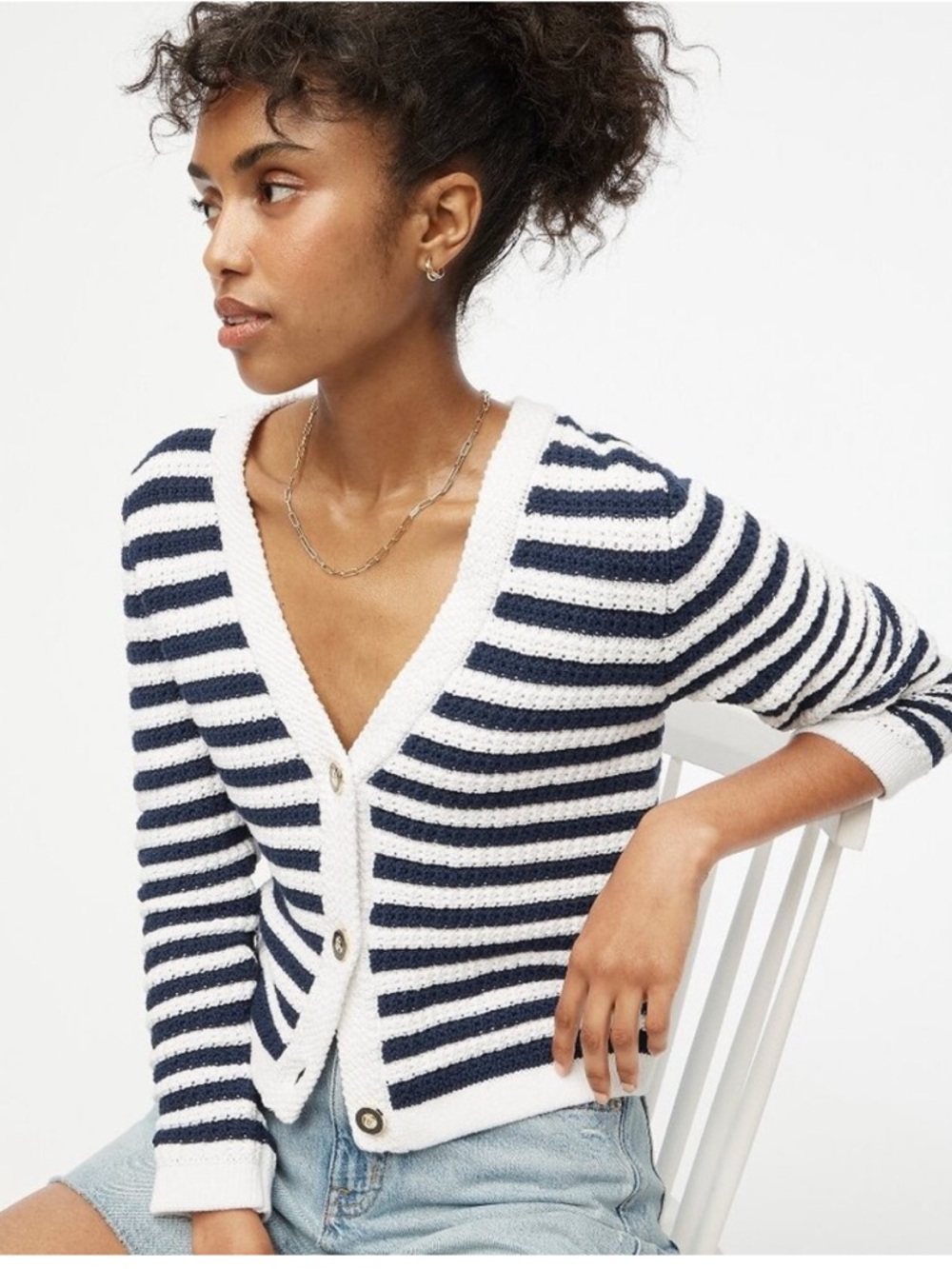 J Crew V-neck cardigan sweater in a white and antique navy stripe sz M CA104